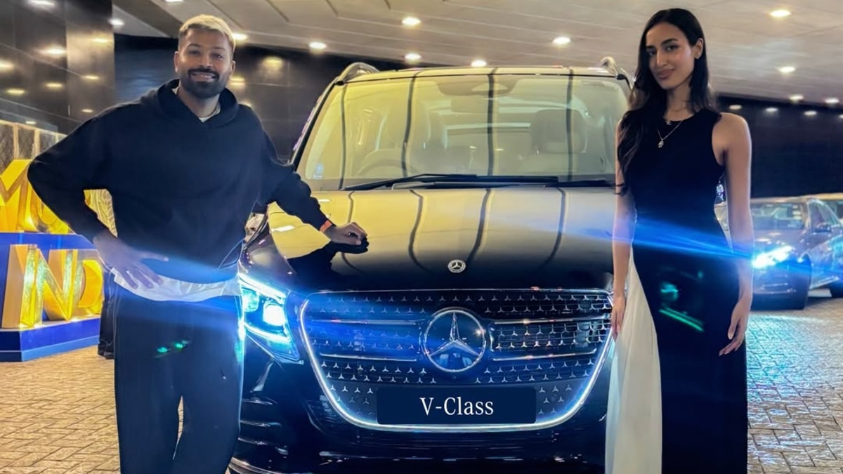 हार्दिक ने गर्लफ्रेंड को गिफ्ट की देश की पहली V-Class कार! कीमत है इतनी