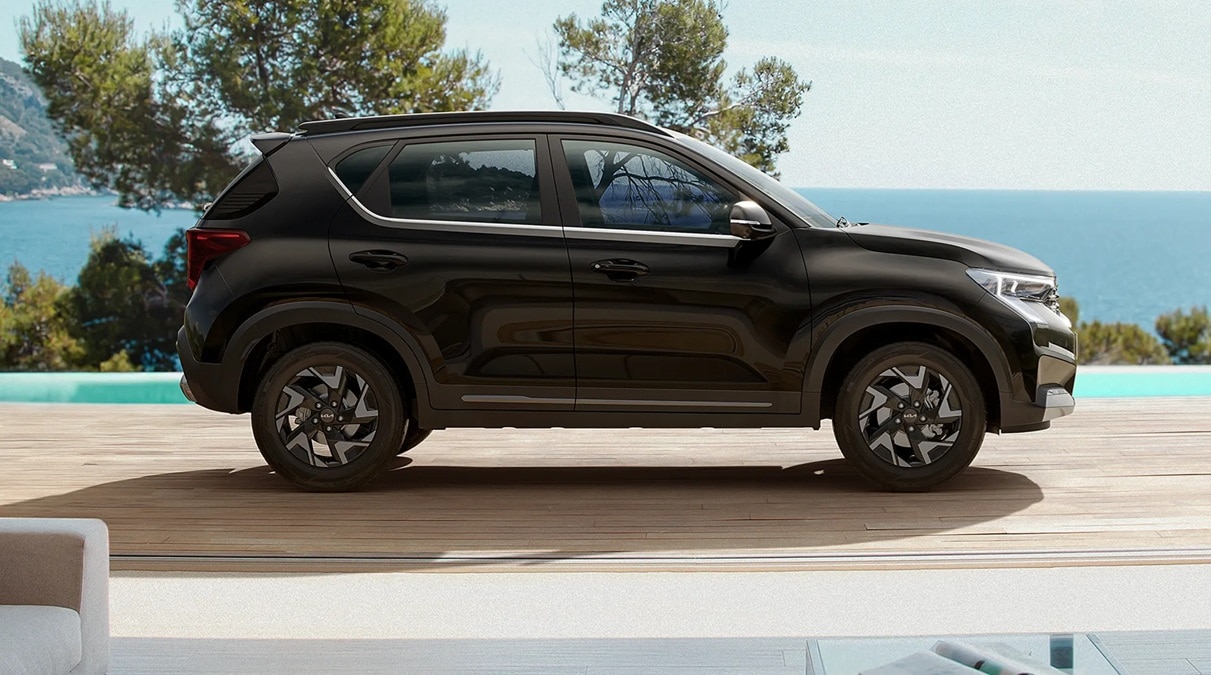 इलेक्ट्रिक सनरूफ, 6 एयरबैग... Kia की सबसे सस्ती ऑटोमेटिक SUV