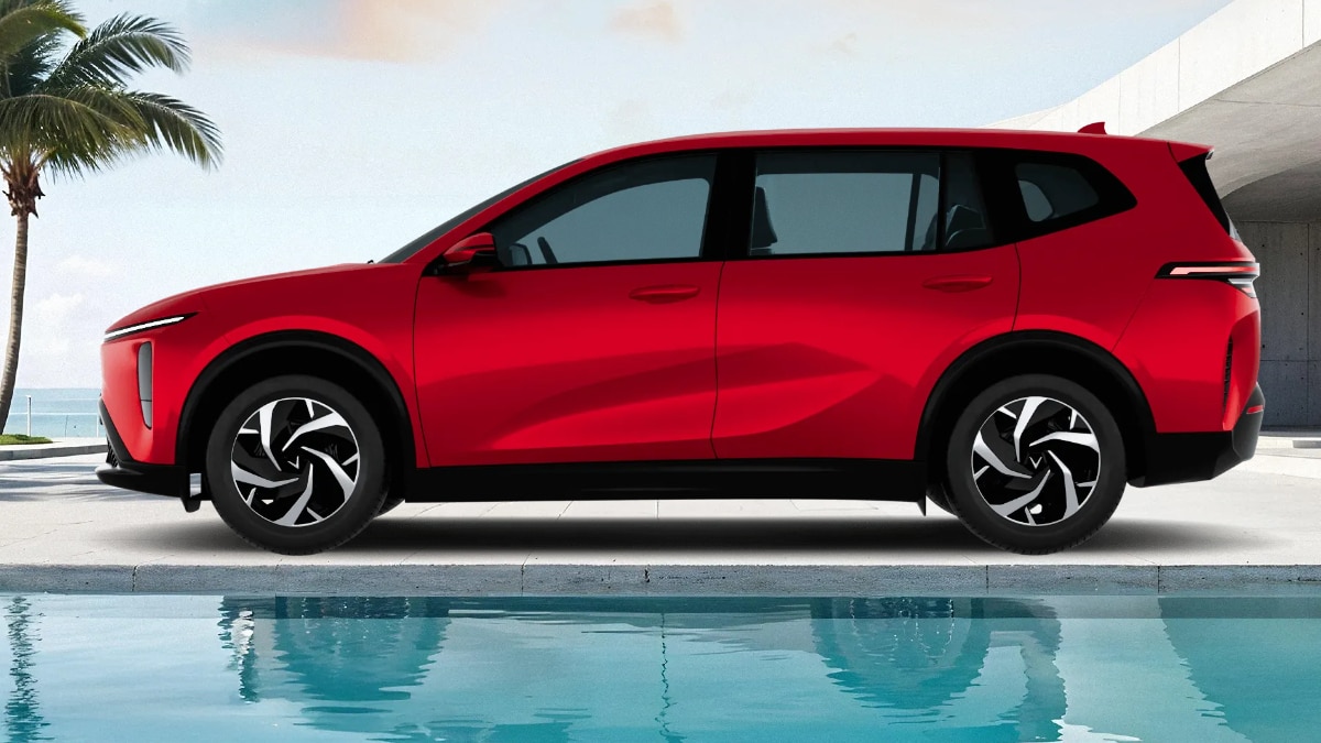 Innova से बड़ी... 450KM रेंज! आ रही है 7-सीटर इलेक्ट्रिक कार