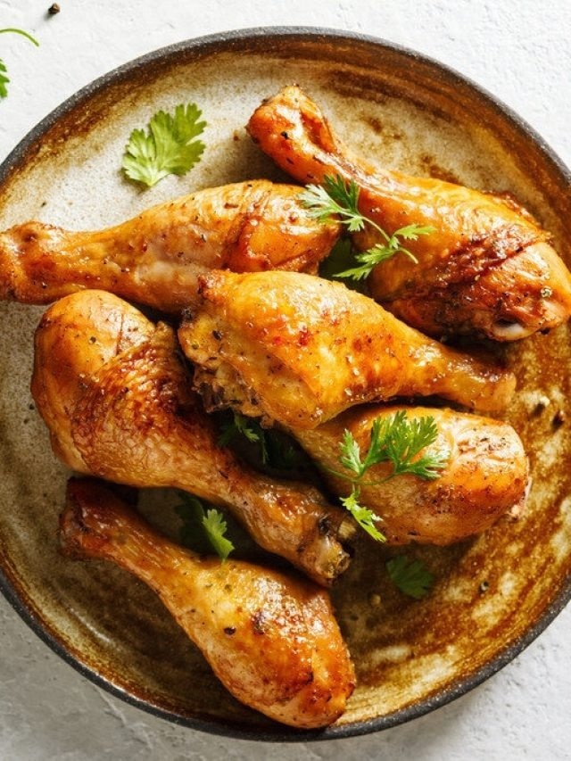 চিকেনের হাড় চিবিয়ে খেলে কী হয় জানেন? পরেরবার খাওয়ার আগে জেনে নিন