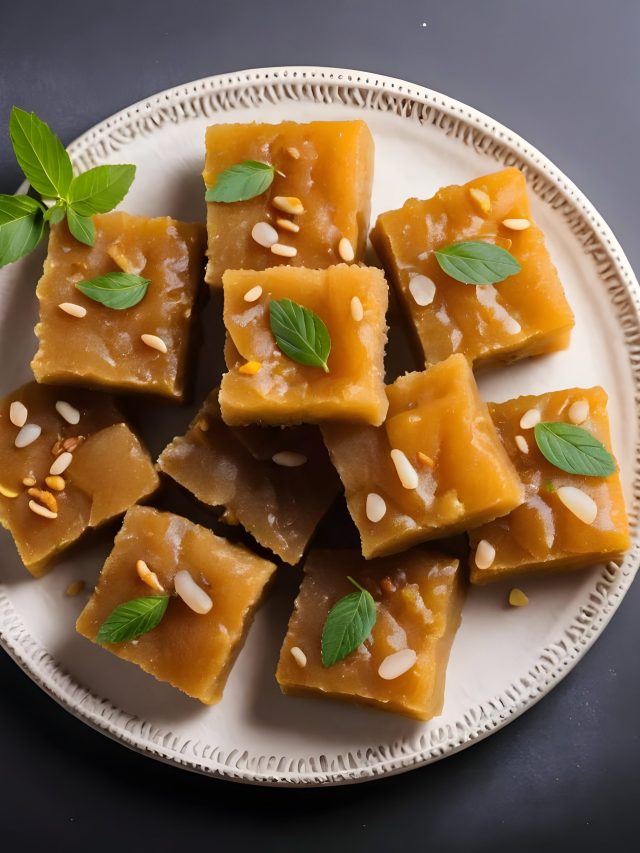 व्रत में मीठा खाकर हो गए बोर? इस चीज से बनाएं बिना चीनी वाली सिंघाड़ा बर्फी