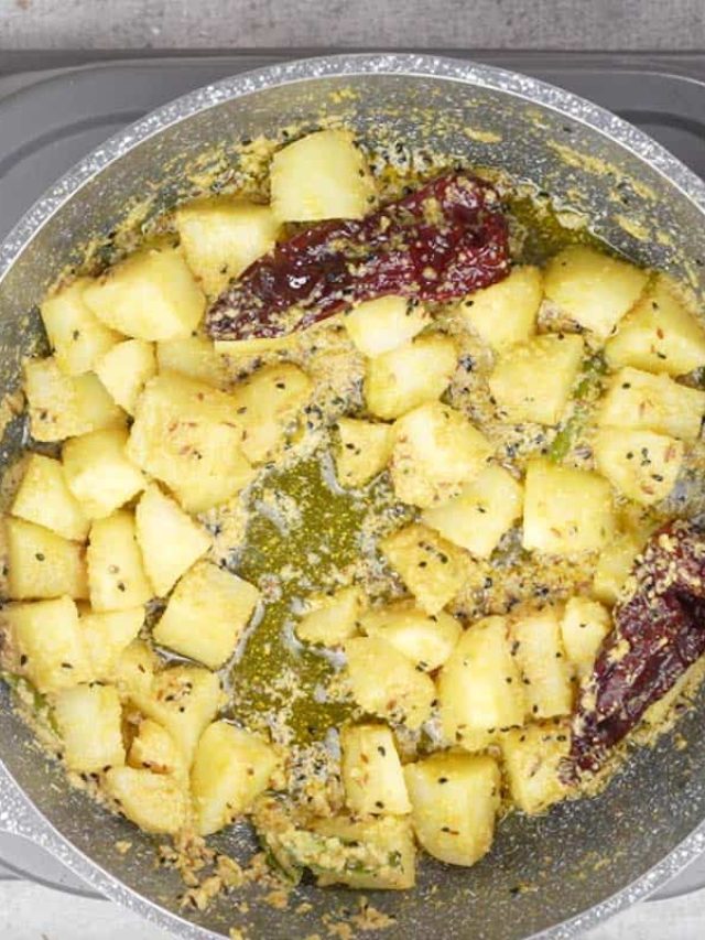 আলু পোস্তয় দিন এই সিক্রেট মশলা, স্বাদ হবে দ্বিগুণ