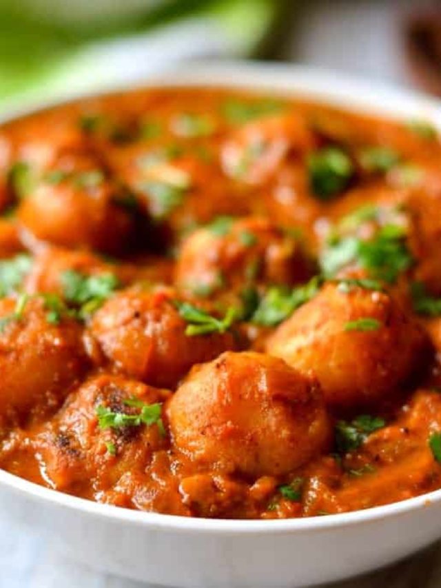 কাশ্মীরি আলুর দম বানান এভাবে, লুচি-পোলাওয়ের সঙ্গে জমিয়ে খান