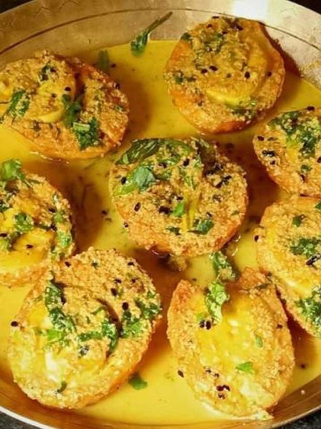 এভাবে রেঁধে একবার খান ডিম সর্ষে, গরম ভাতের সঙ্গে জমে যাবে