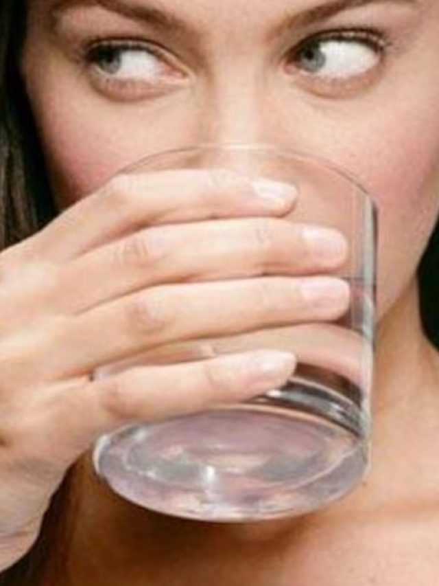 দিনে ৩ লিটার জল খান না, কী কী ক্ষতি হচ্ছে জানেন?