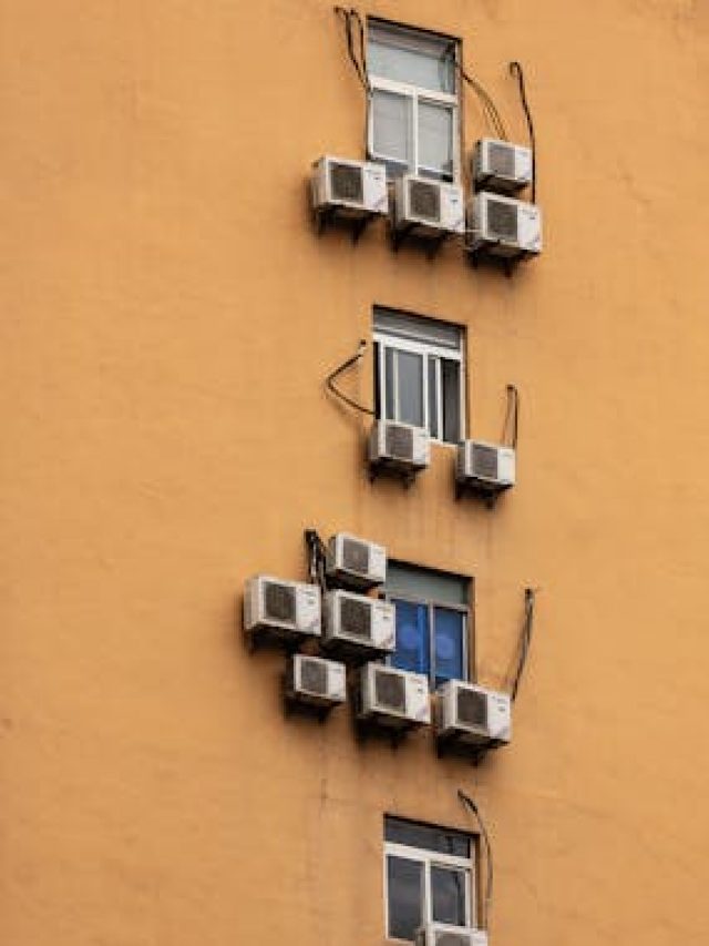 বৃষ্টির সময় এসি চালানো কি আদৌ নিরাপদ?