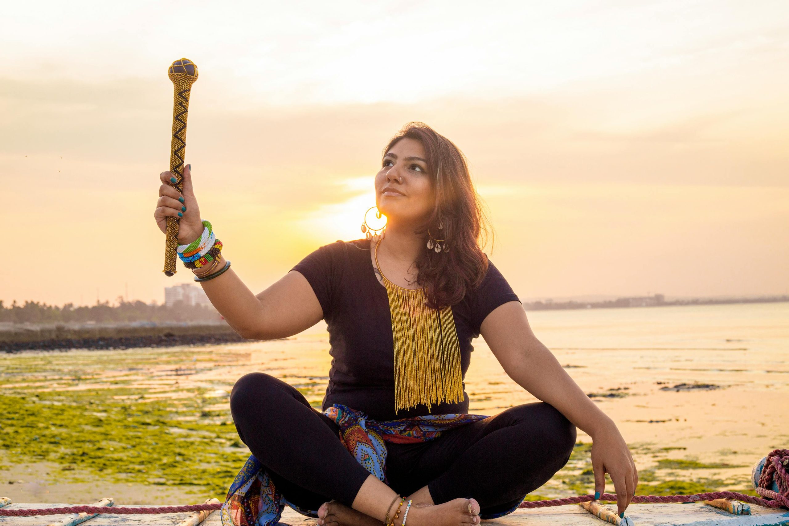 स्पिरिचुअल क्रिएटर बनने का बढ़ता ट्रेंड, पढ़ाई से कमाई तक का पूरा रास्ता