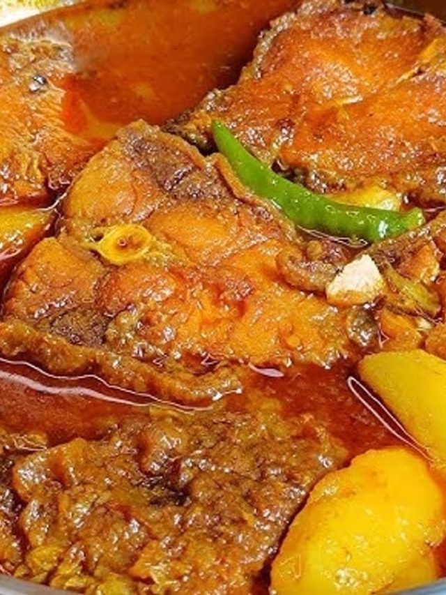 কাঁচকলা-পেঁপে-আলু-বড়ি দিয়ে মাছের ঝোল, গরমে পেট হবে ঠান্ডা