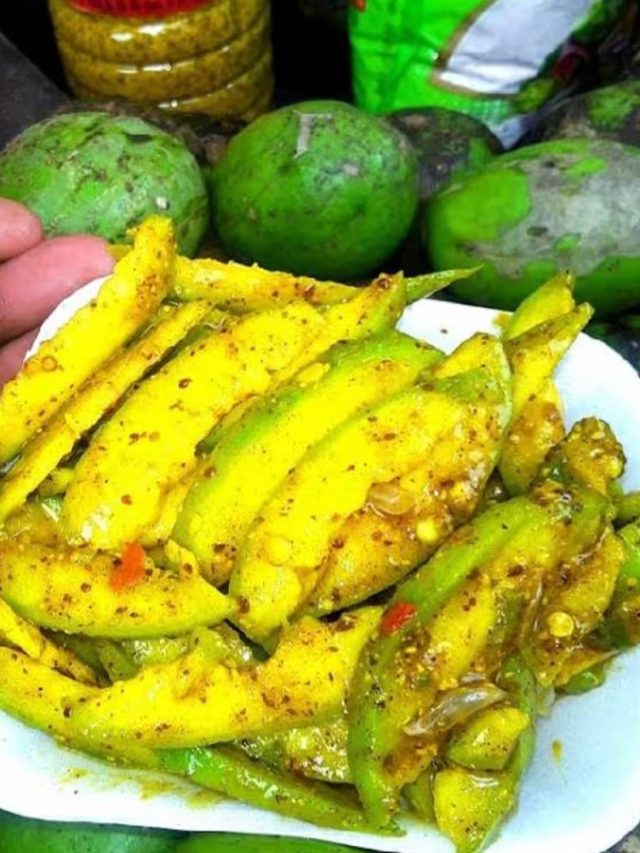 কাঁচামিঠে আম কীভাবে মাখলে স্বাদ বাড়বে?