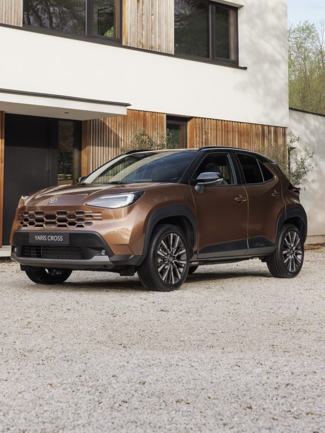 स्पोर्टी लुक... हाईटेक फीचर्स! Toyota ने लॉन्च की धांसू कॉम्पैक्ट SUV