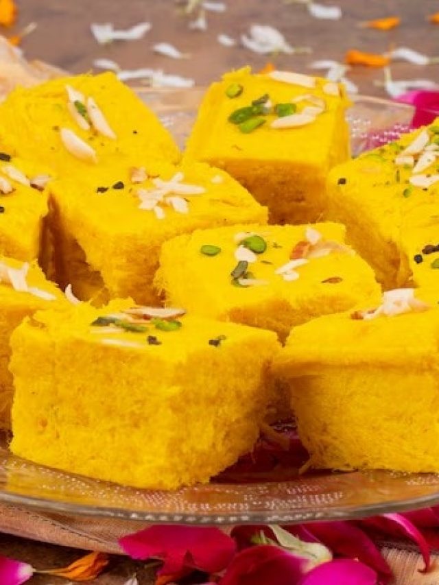 দোকানের চেয়ে ভাল হবে,  ঘরে এভাবে বানান শোনপাপড়ি