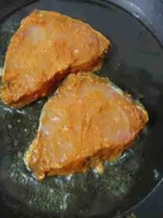 মাছ উল্টাতে গেলেই ভেঙে যাচ্ছে? ভাজারও আছে কায়দা