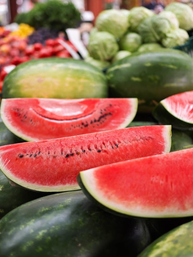 ইঞ্জেকশনেই লাল টুকটুকে, তরমুজ কেনার সময় এভাবে বুঝুন