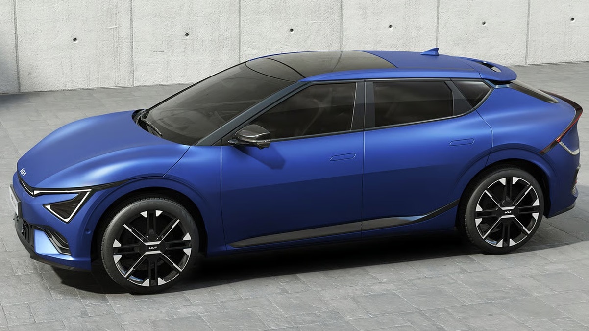 शोरूम में खड़ी रह गईं ये कारें, मार्च में नहीं मिला एक भी खरीदार