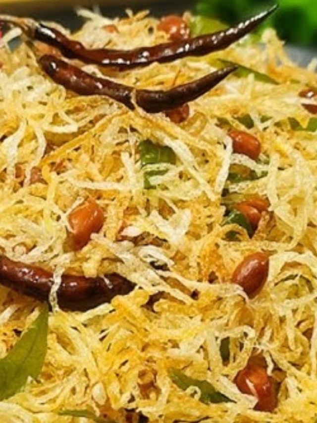 বিয়েবাড়ি স্টাইলে ঝুরি ঝুরি আলু ভাজার রেসিপি, ডালের সঙ্গে জমে যাবে
