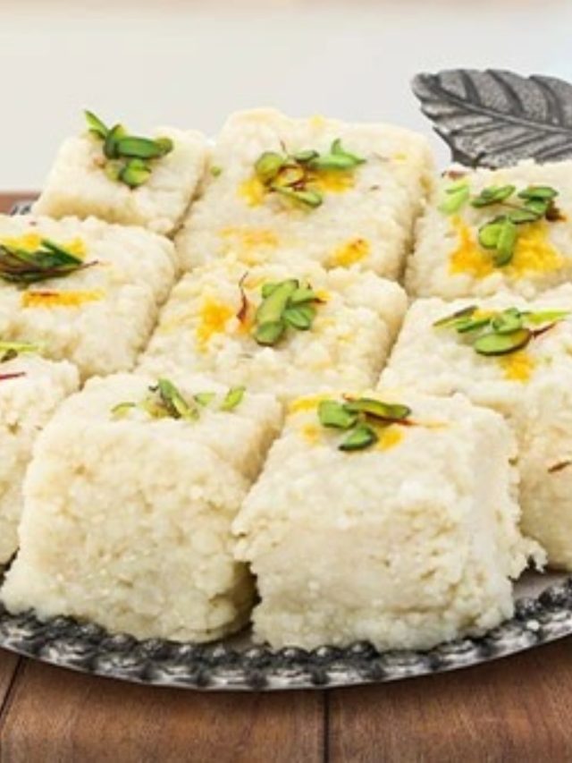 মিষ্টি  ভালোবাসেন? কম চিনিতে দোকানের মতো কালাকাঁদ বানিয়ে নিন