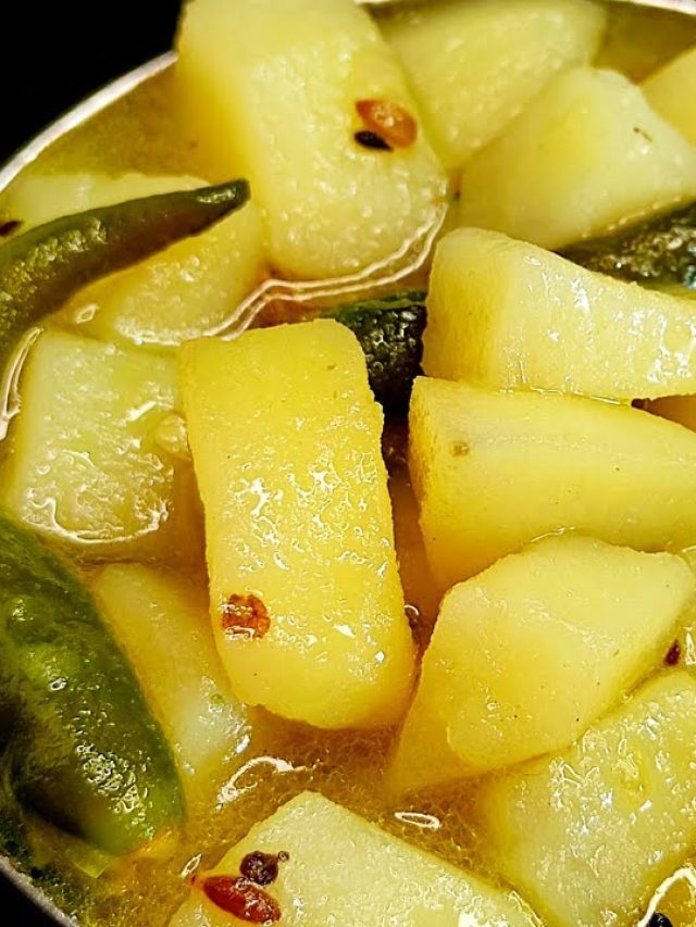 সাদা আলুর তরকারি বানান এভাবে, রুটি পরোটার সঙ্গে জমে যাবে