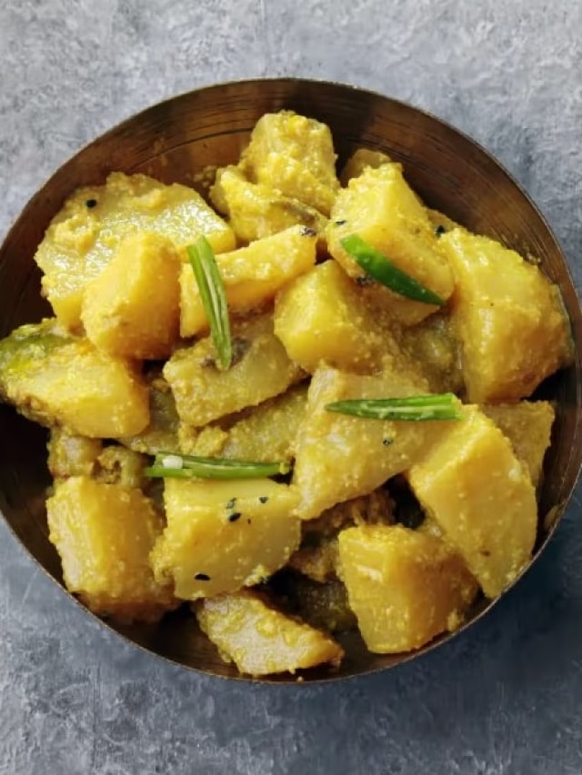 ঘটিরা আলু পোস্ততে এটা মেশান, স্বাদ বাড়ে দ্বিগুণ, খেয়েছেন?