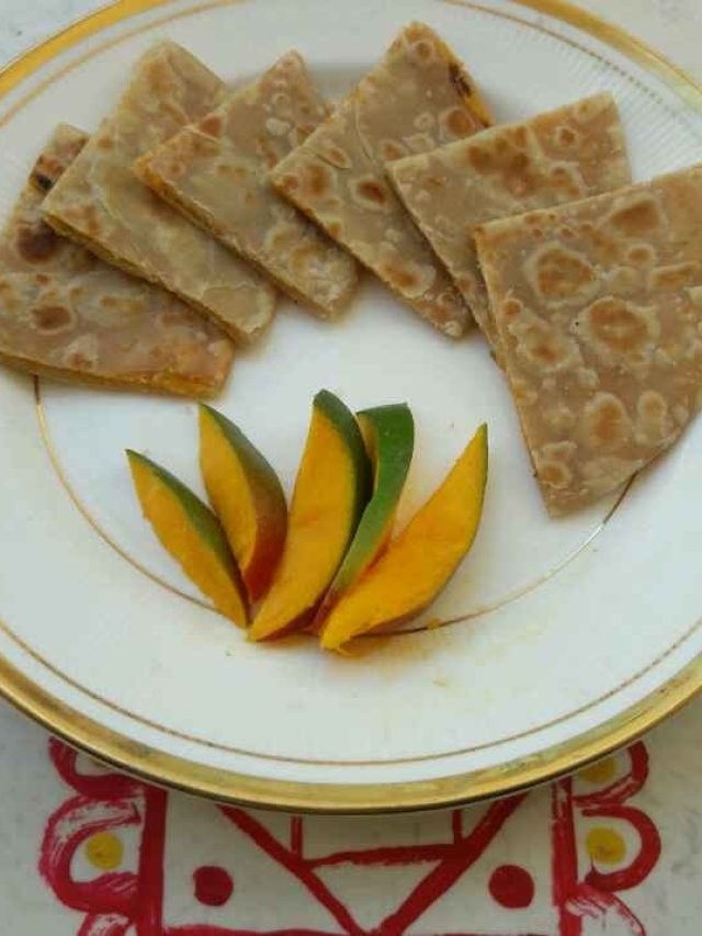 তরকারি-আচার লাগে না, পাকা আমের পরোটা এমনি খাবেন চেয়ে চেয়ে
