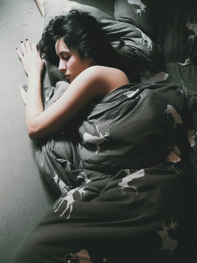 দিনে কতক্ষণ ঘুমালে সুস্থ থাকবেন?