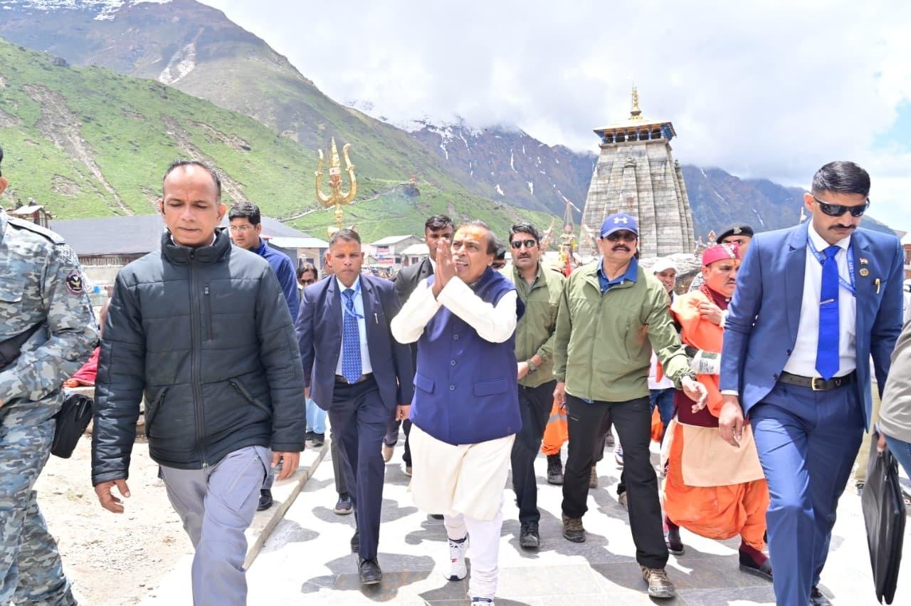 बाबा केदार की शरण में मुकेश अंबानी, बद्रीनाथ मंदिर में भी किए दर्शन, देखें वीडियो