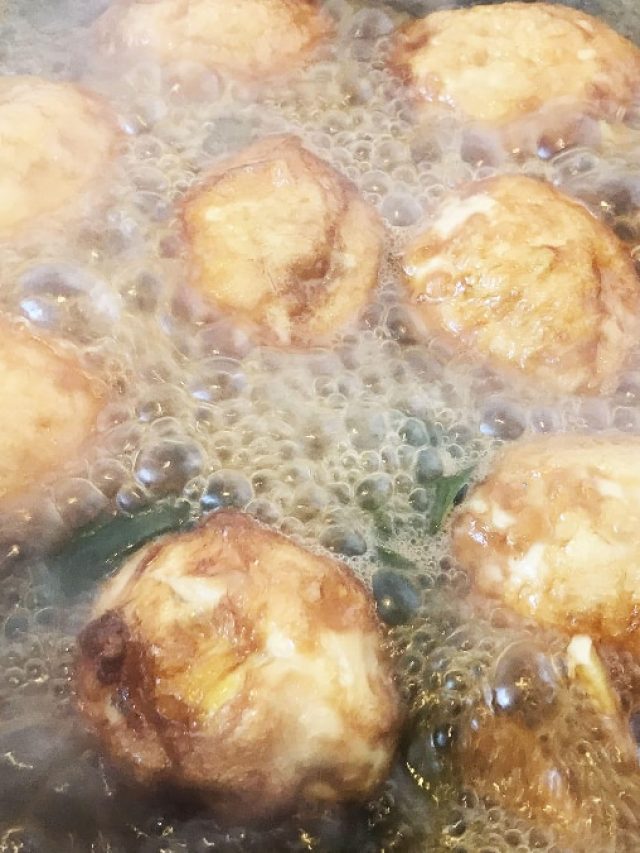 বাড়িতেই বানান নিরামিষ ডিমের ঝোল, রেসিপি দেখুন