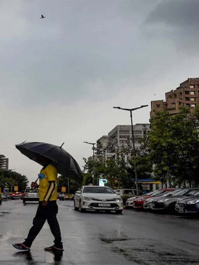 दिल्ली-NCR में गर्मी से राहत, बारिश से मौसम हुआ सुहावना, देखें वीडियो