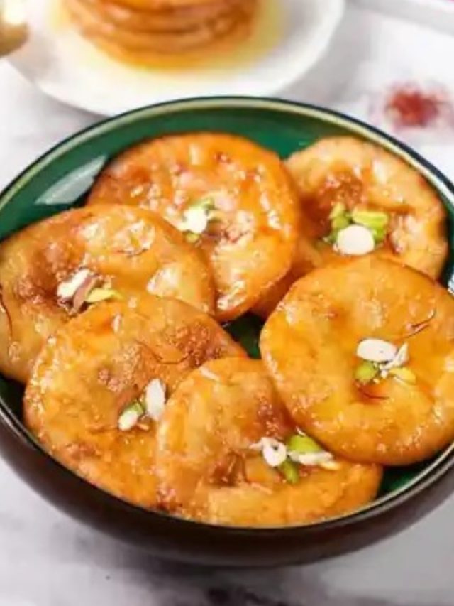 মুখে দিলেই মিলিয়ে যাবে,ছানার তুলতুলে  মালপোয়া খেয়েছেন? রইল রেসিপি