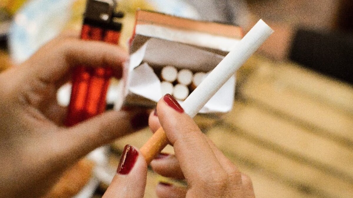 गोल्ड फ्लेक से क्लासिक तक... अचानक इतनी महंगी हो गईं ये सिगरेट!