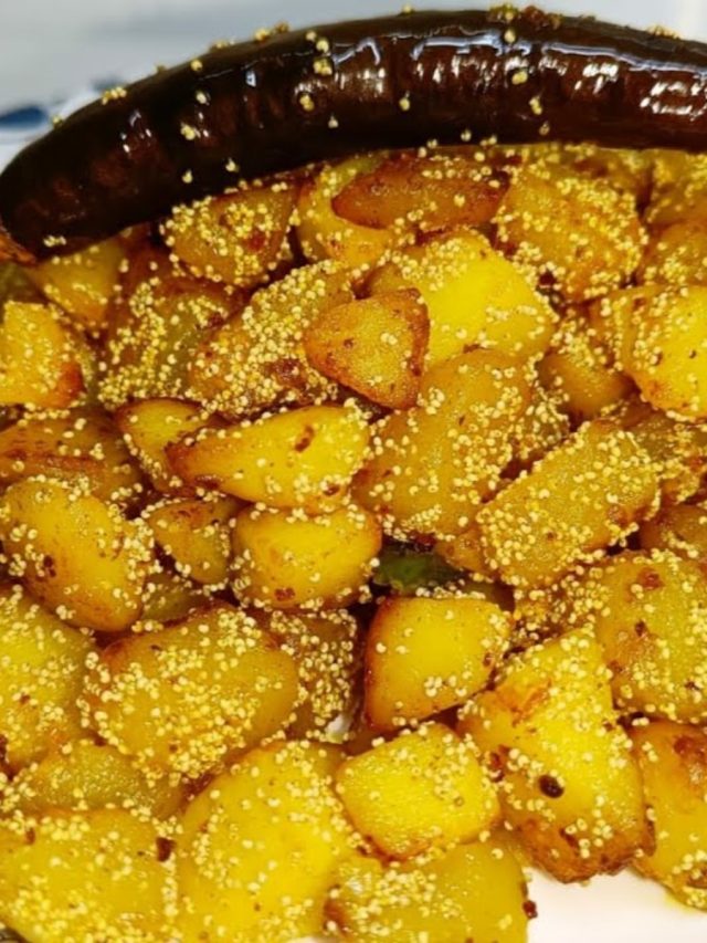 আলু পোস্ত নয়, এবার বানান গোটা পোস্ত দিয়ে আলু ভাজা, সেরা খেতে
