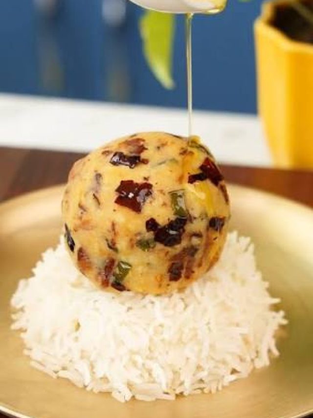 ভাজা পেঁয়াজ ও শুকনো লঙ্কার খেল, বাঙালি আলু চোখা হবে জবরদস্ত