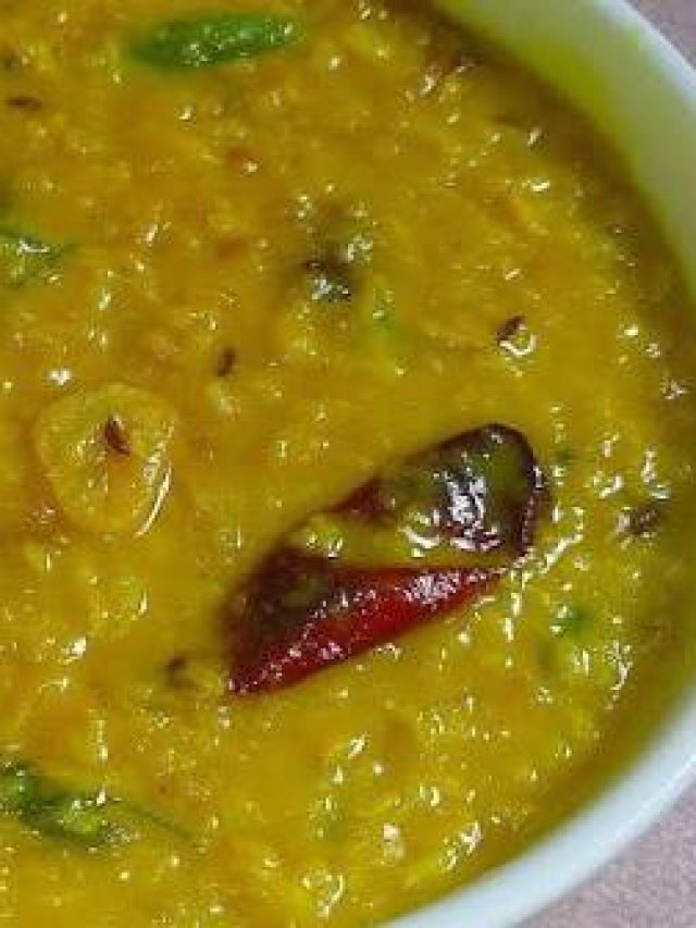 নিরামিষ মুগ ডালে কী ফোড়ন দেবেন? জানাটা দরকার