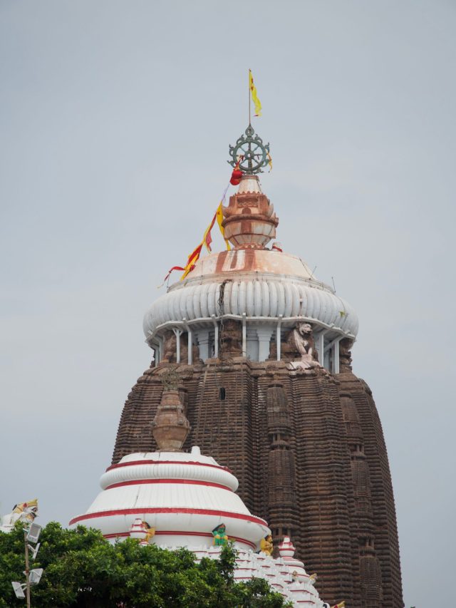 হাওয়ার উল্টো দিতে ওড়ে ধ্বজা, পুরীর মন্দিরের ৭টি রহস্য জানুন