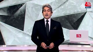 तेहरान की मस्जिद से खामेनेई का राइफल के साथ भाषण 